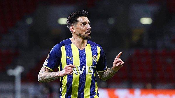 1.5 yıl önce Fenerbahçe'ye transfer olan Sosa beklentileri karşıladı desek yalan olur.