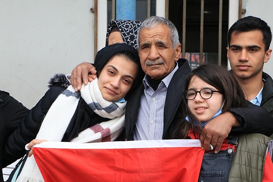 Canlı Yayında Patlamaya Şahit Olan Sultan, Ailesine Kavuştu: 'Hayallerimiz Enkazın Altında Kaldı'