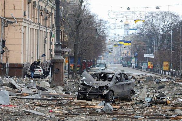 3. "Harkov'da yaşayan ailem en son patlamaların şehrin merkezinde değil dış kısımlarında olduğunu, internetin hala çalıştığını söyledi."