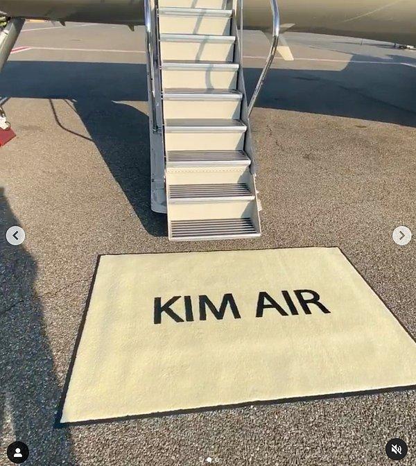 'Kim Air' yazılı bir halısı bile var, şaşırdık mı peki bu duruma? Tabii ki şaşırmadık çünkü Kim Kardashian'dan bahsediyoruz...