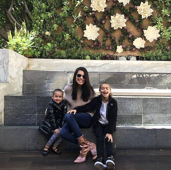 Adriana Lima'nın ilk eşi Marko Jaric'ten Valentina ve Sienna isimli 2 kızı var.