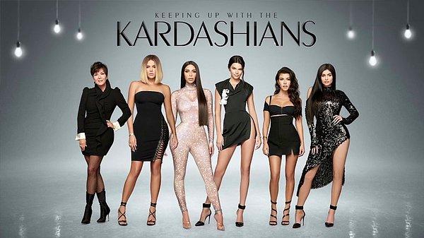 Kardashian ve Jenner ailesini aramızda duymayan, bilmeyen yok artık. Kendi hayatlarını konu alan televizyon programı ‘Keeping Up with the Kardashians’ sayesinde tüm dünyaya isimlerini duyurdular artık.