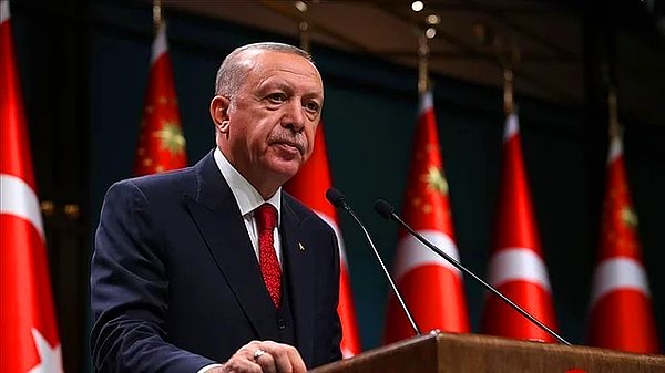 5. Cumhur Başkanı Erdoğan, kadın cinayetlerinde 'iyi hal' indiriminin olmayacağını belirterek ''Nikahlı veya boşanmış eşe karşı işlenen tehdit suçlarına verilecek cezaların da alt sınırı 6 aydan 9 aya çıkartılacaktır'' dedi.