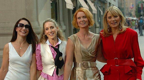 14. 'Sex and the City'den Carrie Bradshaw, New York'ta aynı kişilik özelliklerini paylaşan çeşitli kadınlar hakkında yazmak için Samantha, Miranda ve Charlotte takma adlarını kullandı.