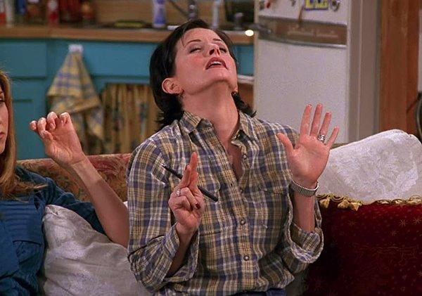 7. Monica, Chandler'ın sahip olduğu en iyi sevgili olduğunu iddia ediyor. Bunun nedeni, iyi bir seks için Monica'nın ipuçlarını kullanıyor olması olabilir.