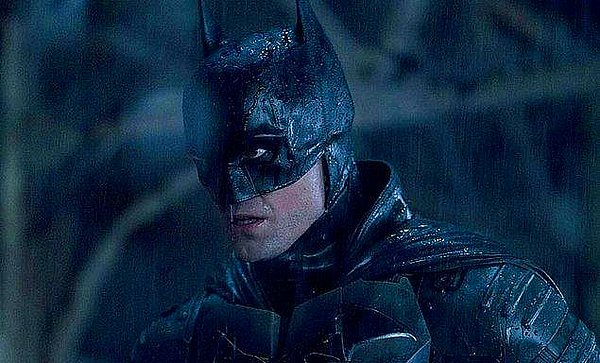 5. Pattinson role o kadar iyi girmiş ki Batman sahneye girdiği an sizi germeyi başarıyor. :)