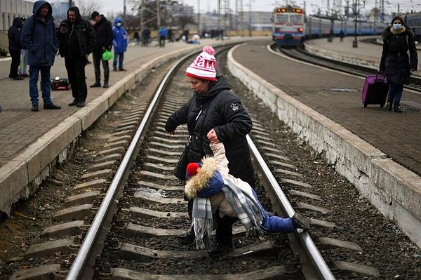 BM Genel Sekreter Sözcüsü Stephane Dujarric ise sabah saatlerinde Ukrayna'da Rus işgalinde 331 sivilin hayatını kaybettiğini söyledi.