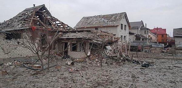 Bombardıman sonucu toplam 25 evin yıkıldığı, enkazdan 5 çocuğun kurtarıldığı belirtildi. İlk belirlemelere göre 1 kişi hayatını kaybetti, 2 kişi de yaralandı.