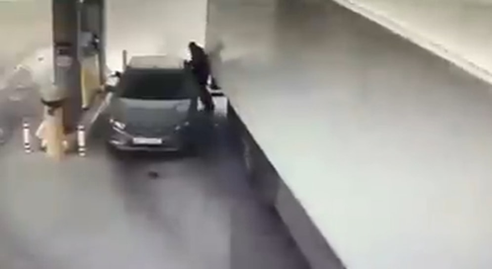 TIR'ın Dorsesi Arabasına Zarar Vermesin Diye Vücudunu Siper Eden Adamın Allah'ına Kavuştuğu Anlar