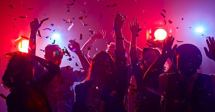 Parti Vermeden Önce Göz Atın: Her Parti Listesinde Bulunması Gereken Herkesi Dans Ettirecek 14 Şarkı