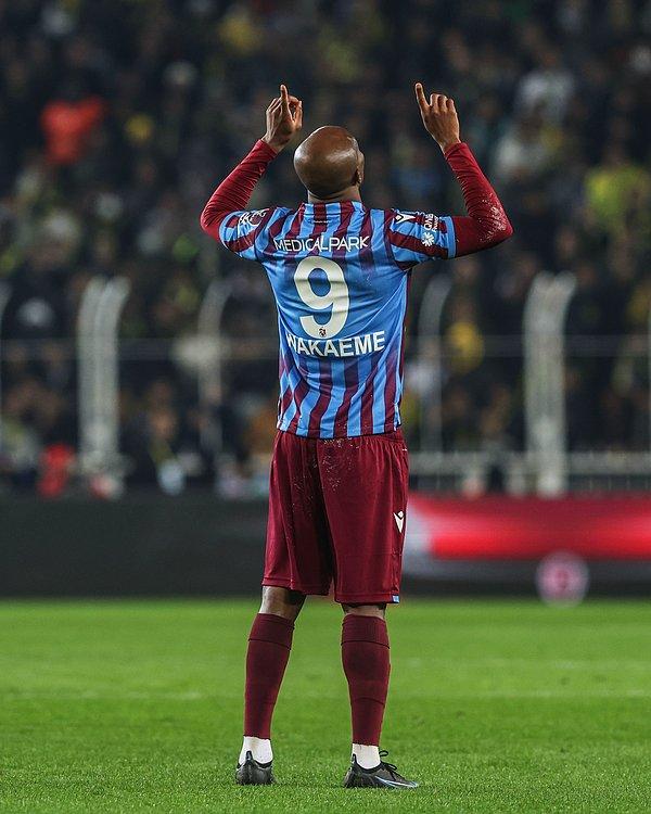 Dakikalar 22'yi gösterdiğinde Abdulkadir Ömür'ün asistinde Nwakaeme skoru 1-0 Trabzonspor lehine getirdi. Nwakaeme attığı bu golle Süper Lig tarihinde Trabzonspor'un Fenerbahçe ağlarına attığı 100. gol oldu.