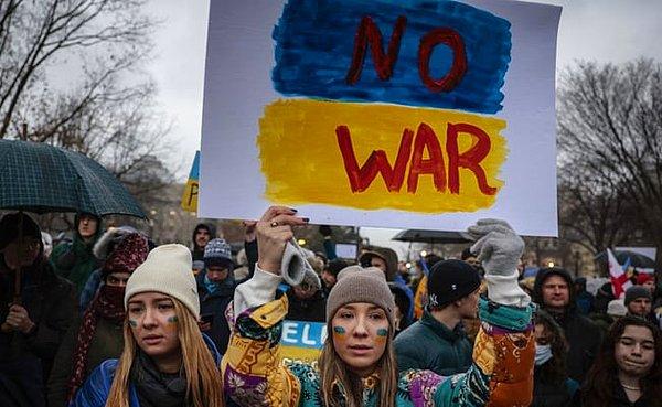 Dünyanın dört bir yanındaki insanların önce "Savaşa hayır" sloganlarıyla başlayan bu tepki, günler içerisinde adeta çığ gibi büyüyerek Rusyalı insanlara ve Rusya kültürüne karşı yeni bir algı oluşturdu.