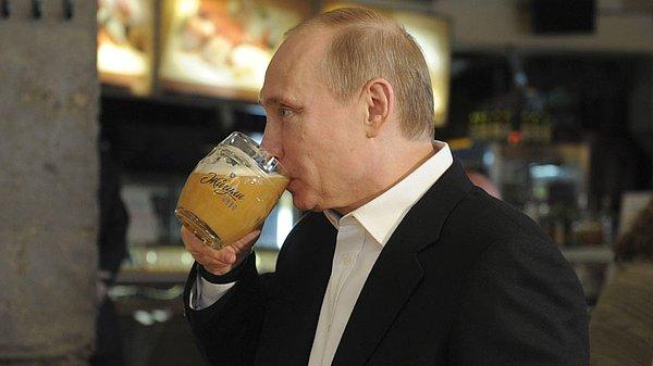 Rusya uzun süre birayı alkollü içecek olarak sınıflandırmadı! 2013 yılına kadar %10 alkolün altındaki bira ve diğer alkoller meşrubat olarak sınıflandırılıyordu! Bugün bile insanların sokaklarda ve parklarda bira içmesi, tıpkı gazoz gibi yaygındı.