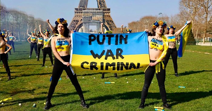 Ukrayna'da Kurulan Femen Grubundan Paris'te Ukrayna'ya Destek Eylemi