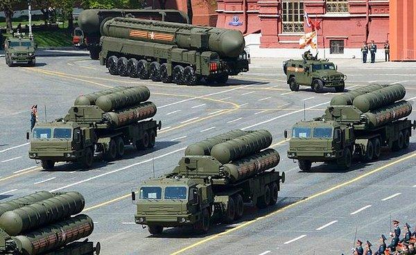 Türkiye'nin geçtiğimiz sene Rusya'dan aldığı S-400 füze savunma sistemini satın alması da iki ülke arasındaki ilişkilerin önemine dikkat çekti.