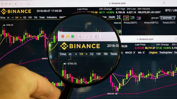 Binance ve Coinbase, Rusya'daki kullanıcılara yönelik herhangi bir kısıtlama getirmeyeceklerini duyurmuştu.