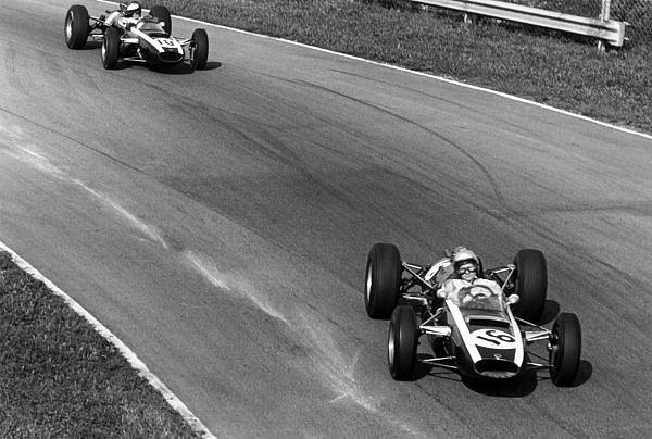 Kartingin ardından 1965 yılında ilk arabasını satın aldı ve Formula Monza'da yarıştı.