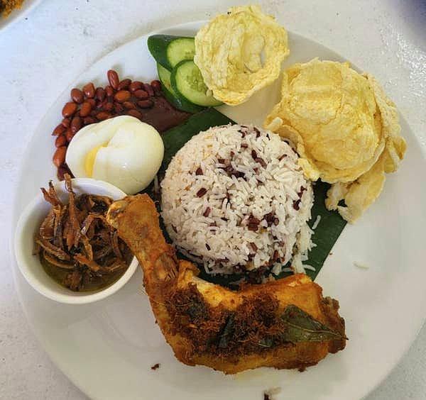 21. Malezya - 2 tane Nasi lemak adı verilen yemek