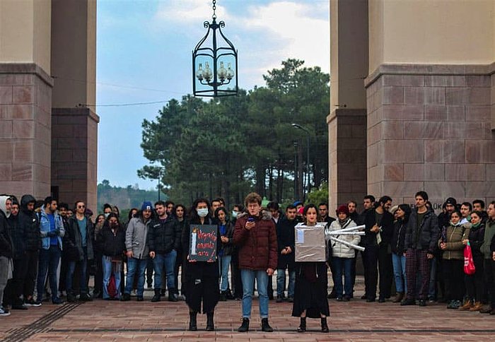 Koç Üniversitesi Öğrencileri 'Harem Selamlık’ Uygulamasına Tepkili