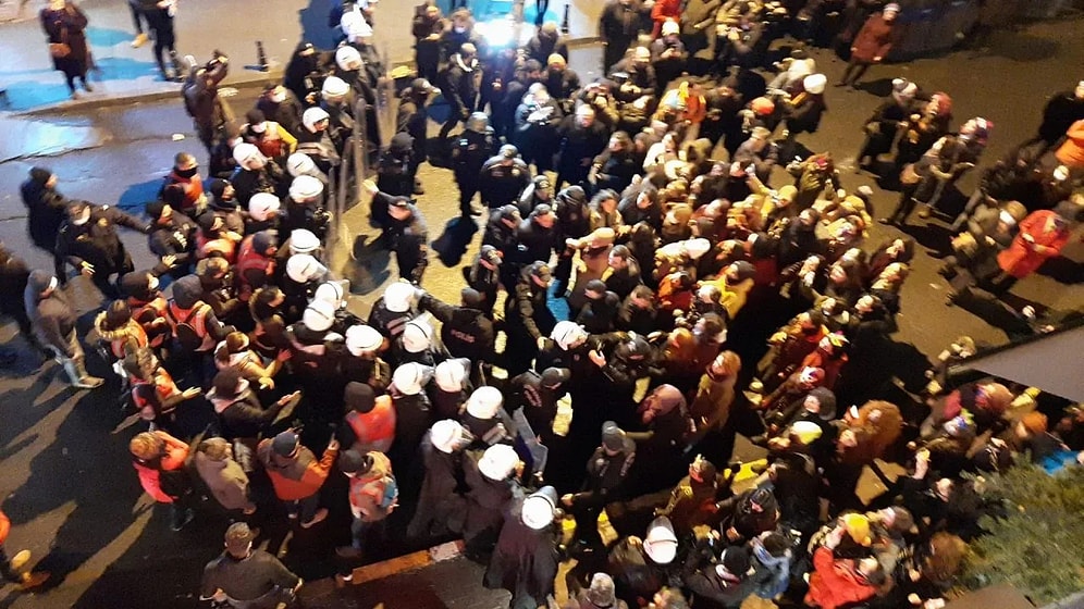 Feminist Gece Yürüyüşü: Taksim'e Çıkmak İsteyen Kadınlar Gözaltına Alındı