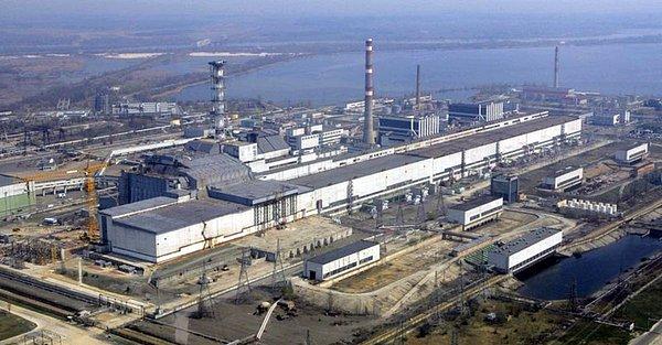 Çernobil artık aktif bir nükleer santral olarak çalışmasa da hiçbir zaman tamamen kapatılmadı, bu yüzden de hala idare edilmesi gerekiyor.