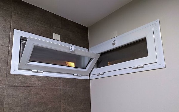 12. Два окна моего рабочего места постоянно борются за честь быть тем, кого собираются открыть