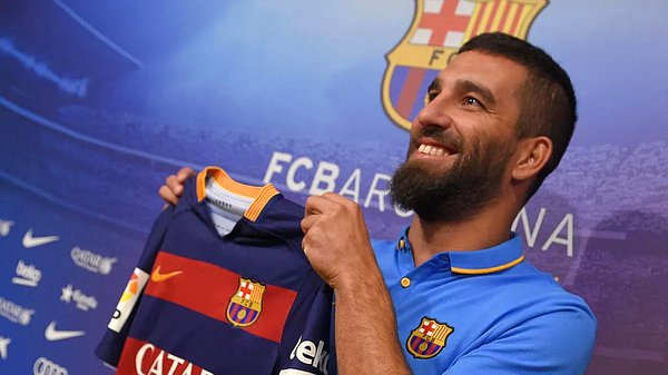 2015 yılında Atletico Madrid'den Barcelona'ya transfer olduğunda tüm Arda Turan, bir Türk futbolcu için ödenen en yüksek bonservis bedelinin sahibi olmuştu.