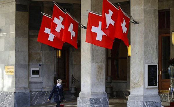 İsviçre polisi, duruşmanın ikinci gününde de mahkeme içinde ve dışında yoğun güvenlik önlemleri aldı.
