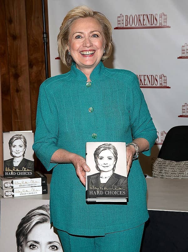 4. Сообщается, что в 2014 году Хиллари Клинтон получила аванс в размере 14 миллионов долларов за Hard Choices.