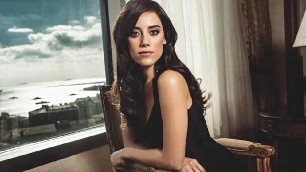 Ünlü Oyuncu Cansu Dere'den Bomba Haber! Disney Plus'la El Sıkıştı...