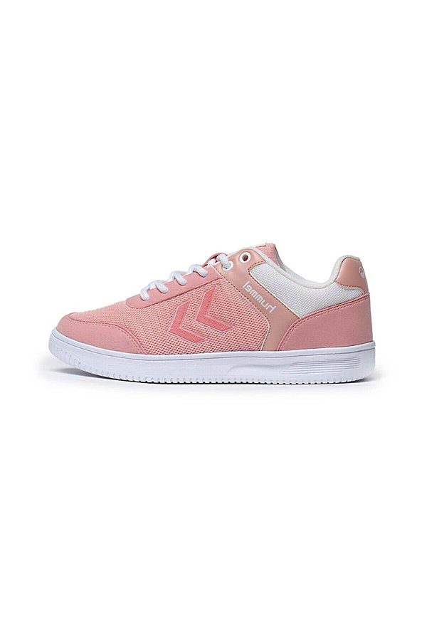 19. Pembe Hummel sneakerlara ne dersiniz?