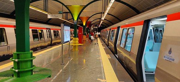Pendik-Sabiha Gökçen Havalimanı metro hattı günde 1,2 milyon yolcuya hizmet verecek kapasiteye sahip hatla havalimanından Kadıköy'e 50 dakikada ulaşılabilecek.
