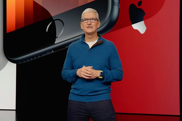 Apple yıllardır düzenlediği etkinliklerde diğer üreticiler gibi cihazlarının ayrıntılarını "teknik" rakamlarla detaylı bir şekilde lanse etmeyi sevmiyor. Bunun yerine bir önceki modellerinden örnek verip, "xx'e göre daha hızlı" şeklinde tanıtım yapmayı tercih ediyor.