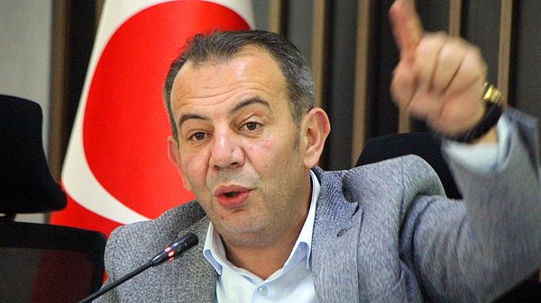 Konuya ilişkin açıklamalarda bulunan Bolu Belediye Başkanı Tanju Özcan, belediye çalışanlarının herhangi bir partiyi destekleyen veya eleştiren sosyal medya paylaşımları atmamaları konusunda yazılı ve sözlü olarak uyarıldığını söyledi.