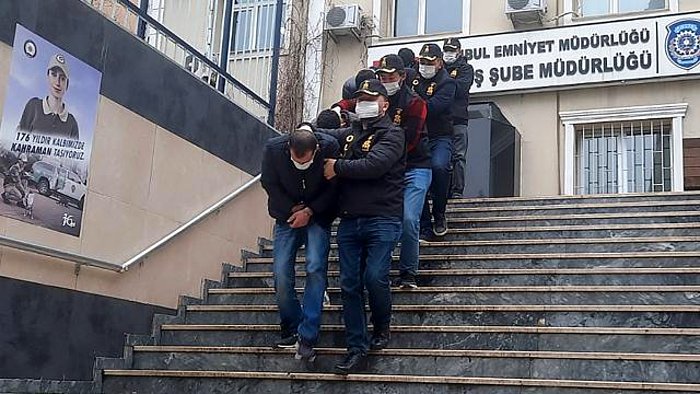 İstanbul'da Çarşaf Giyip Oyuncak Silahla Market Soymaya Çalıştılar