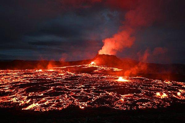 4. İzlanda'da bir volkan: