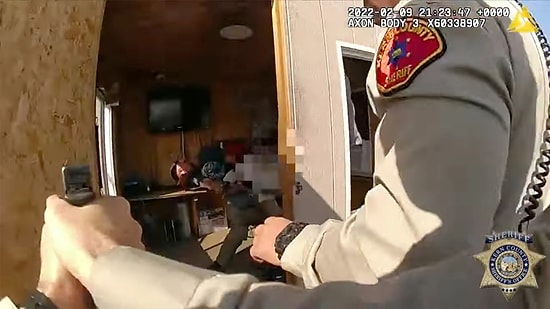 ABD Polisi, Yaşlı Adamı Rehin Alan Bıçaklı Saldırganı Başından Vurarak Öldürdü!