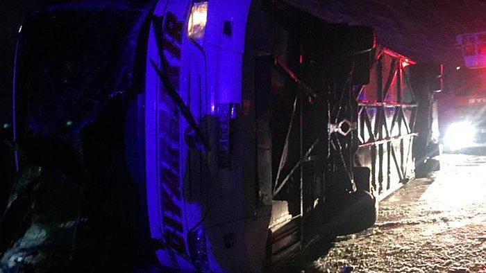 Sivas'ta Yolcu Otobüsü Devrildi: Yaralılar Var