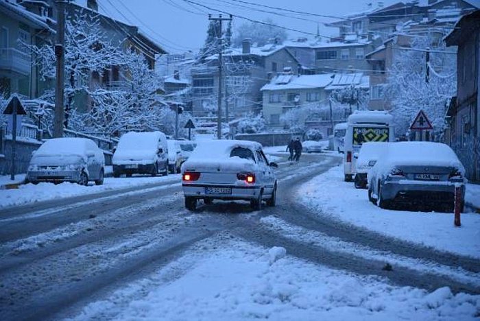 Öğrenciler İstedi Vali Kırmadı: Balıkesir'de Kar Nedeniyle Eğitime Ara Verildi