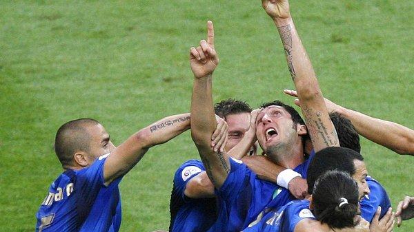 19. dakikada Materazzi, kornerden gelen topa iyi yükselerek İtalya'yı beraberliğe taşımıştı.