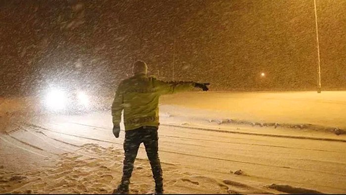 Son Dakika: Bolu - İstanbul Yönü Kamyon ve Tır Geçişlerine Kapatıldı!