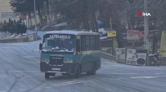 Karabük'te Etkili Olan Kar Yağışı Sonrasında Kayganlaşan Yolda Araçların Kayması ile Korku Dolu Anlar Yaşandı