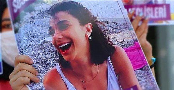 5. Türkiye'yi sarsan kadın cinayetlerinin başında gelen Pınar Gültekin cinayetinin davasında yeni bir gelişme daha yaşandı. Mahkeme abinin cinayetine yardımcılık eden Mertcan Avcı Hakkında hazırlanan iddianameyi kabul etti. İddianamede Mertcan Avcı'nın müebbet hapsi istendi.