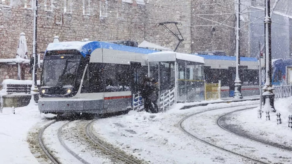 Kar Yağışları İstanbul'u İyice Etkisi Altına Aldı! İstanbul'da Tramvay Seferleri İptal mi Edildi?