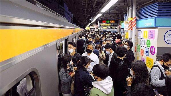6. "Amerika'da yaşarken kilomun normal olduğunu sanıyordum, Tokyo'da iş çıkışı saatinde metroya tıkıştırıldığımda artık diyete başlamam gerektiğini anladım..."