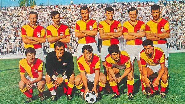 Galatasaray, Beşiktaş'a Ekim 1964-Mart 1971 arasında 14 lig maçında kaybetmeyerek en uzun süre kaybetmeme serisine sahip oldu.