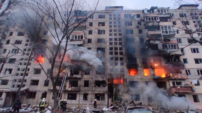 Kiev'de Top Mermisi Apartmana İsabet Etti: 2 Kişi Hayatını Kaybetti