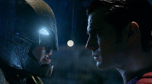12. Batman ve Superman: Adaletin Şafağı (2016) Batman v Superman: Dawn of Justice