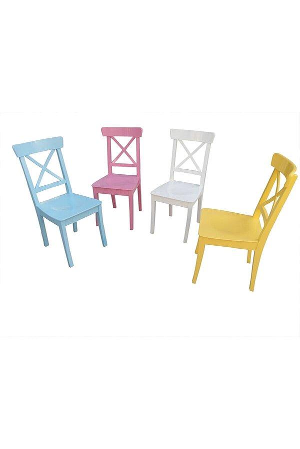6. Mutfağınızdaki ya da balkonunuzdaki masanız için rengarenk sandalyelere ne dersiniz?