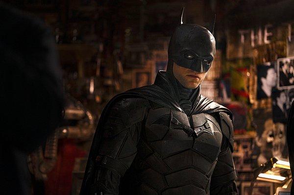 11. Pattinson, Val Kilmer'ın Batman kostümünün aksine, kendi kostümünün içinde boynunu hareket ettirebiliyor.